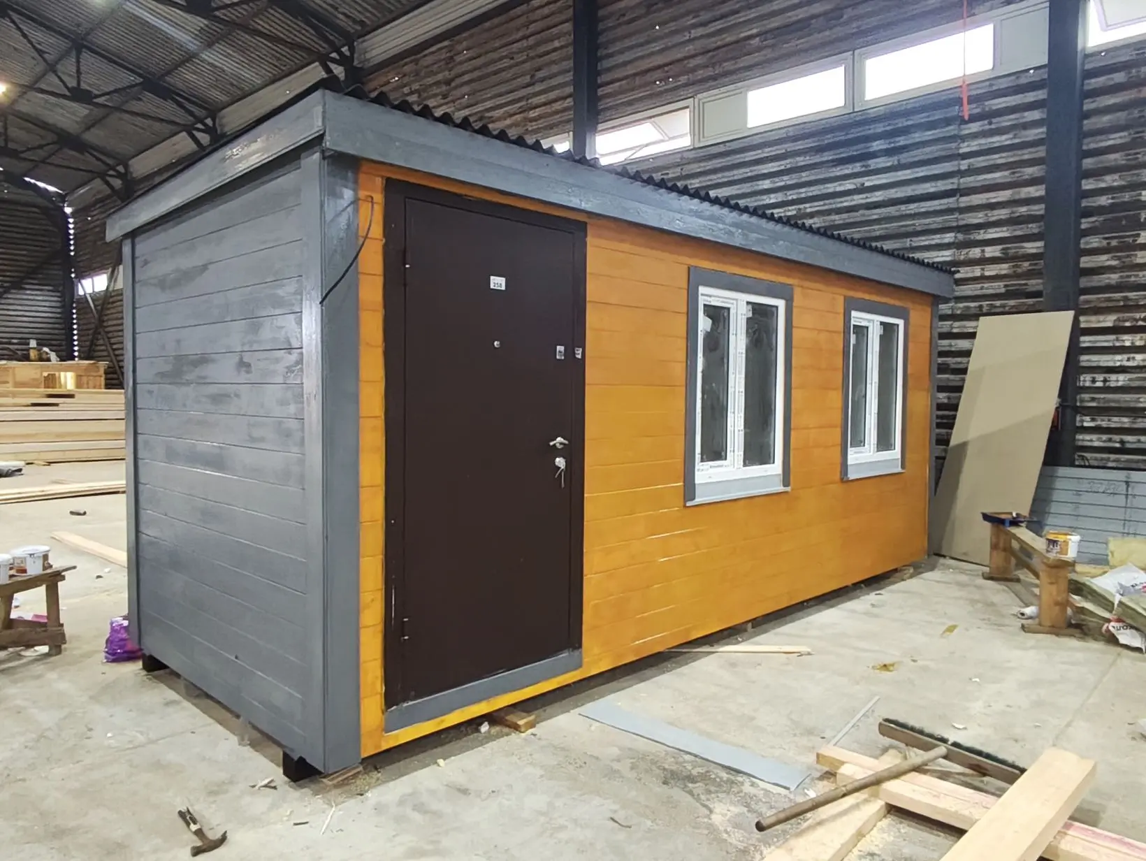 Бытовка 9×3 с санузлом